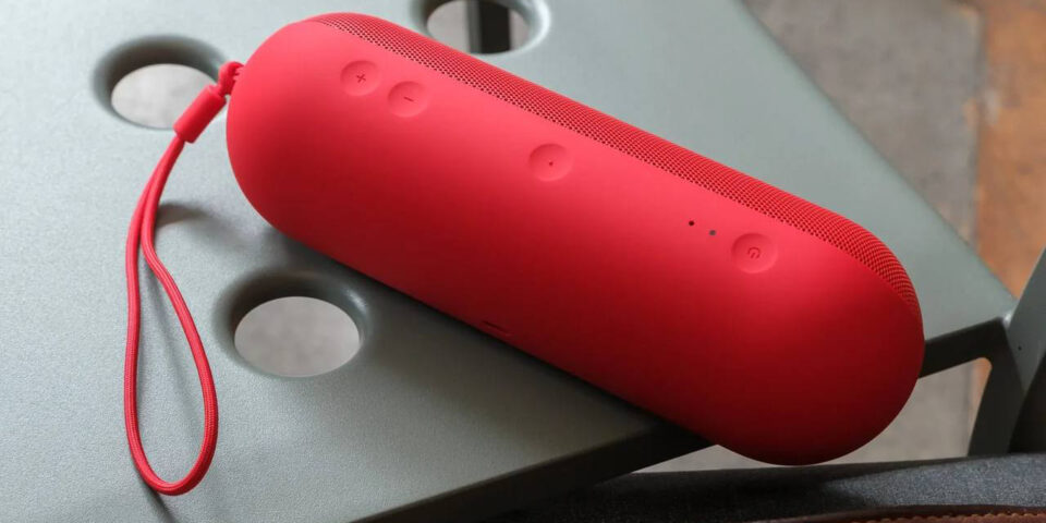 Представлено портативну колонку Beats Pill — її акумулятора вистачить на 24 години роботи