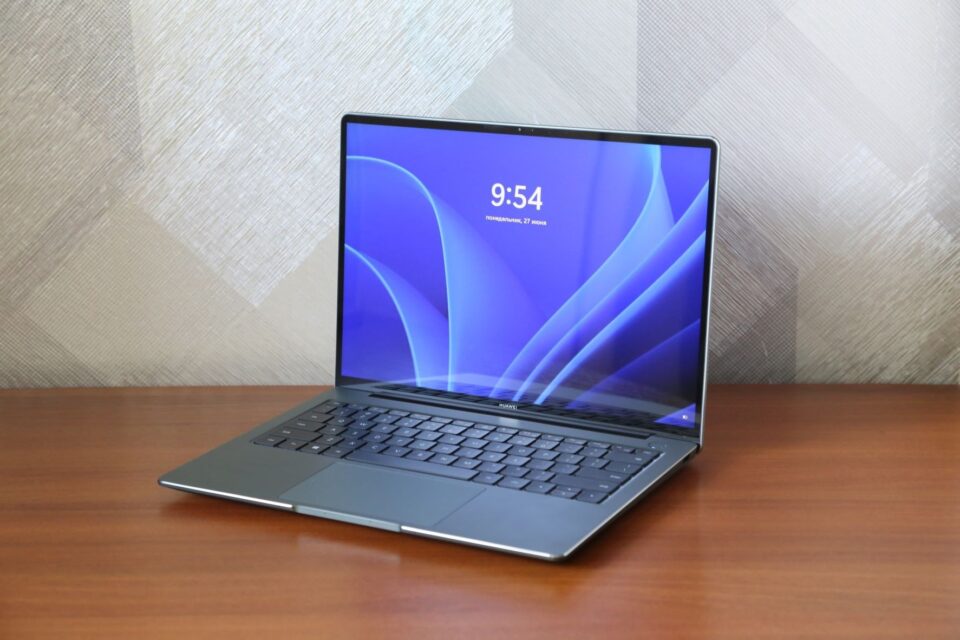 Огляд ноутбука Huawei MateBook 14s: ядер багато не буває