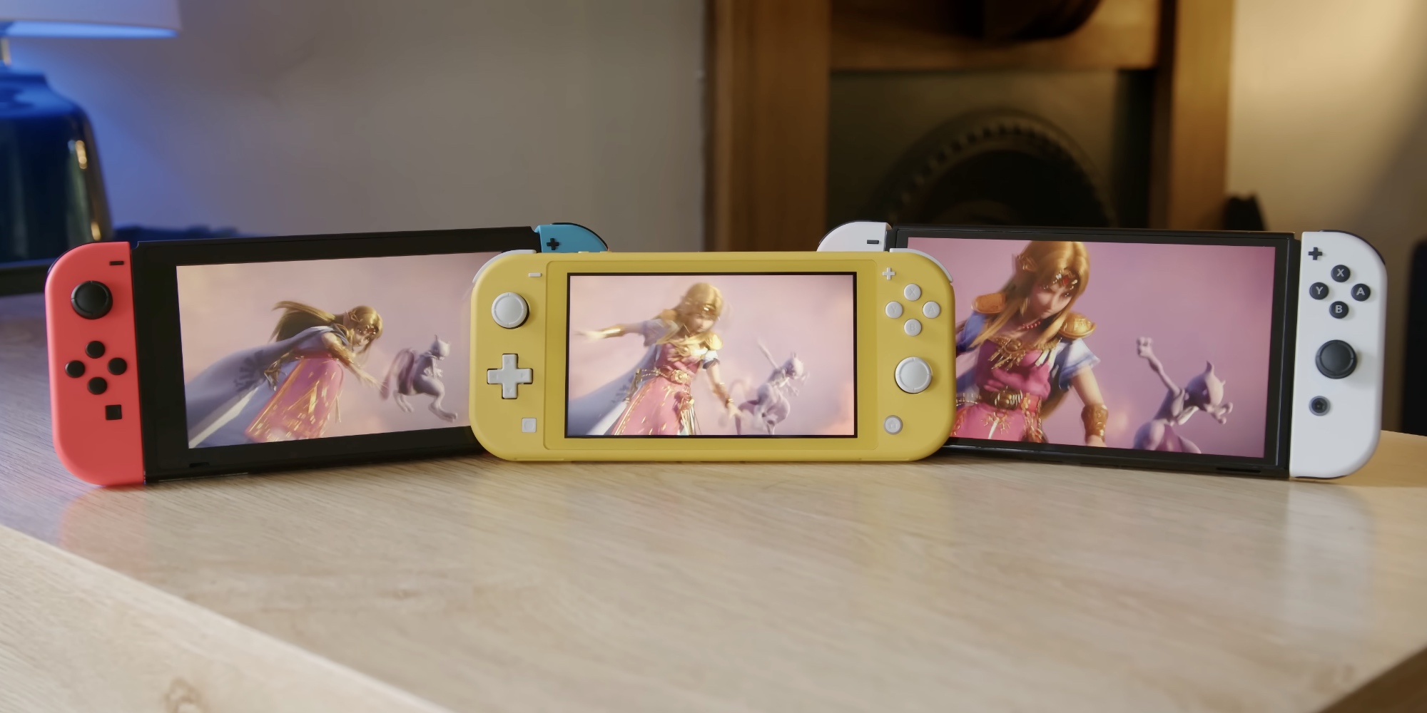 Зліва направо: Nintendo Switch, Switch Lite, Switch OLED