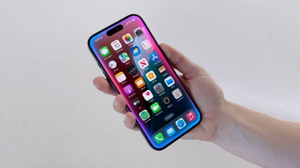 Вийшло оновлення iOS 18.2.1. Чи варто встановлювати його на iPhone у Росії