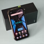 Огляд безпечного смартфона 8849 Tank 4 Pro: Великий акумулятор та проектор з автофокусуванням